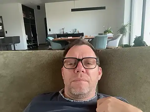 Snapshot of xmnbx77 chatting on October 13, 2025, 9:53 am xmnbx77 online show from October 13, 2025, 9:53 am