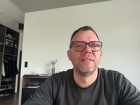 Snapshot of xmnbx77 chatting on October 15, 2025, 7:30 am xmnbx77 online show from October 15, 2025, 7:30 am