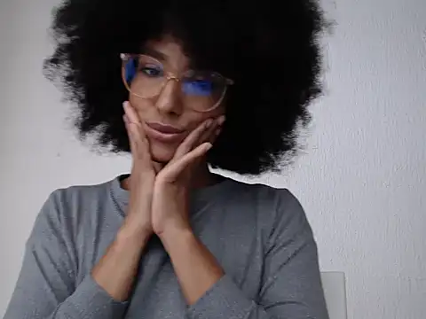 Snapshot of violettamartins chatting on April 28, 2026, 8:47 pm violettamartins online show from April 28, 2026, 8:47 pm