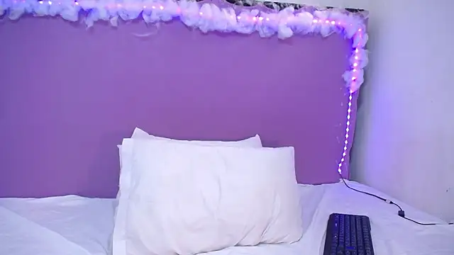 Amberhernandez online show from March 9, 2025, 6:32 pm