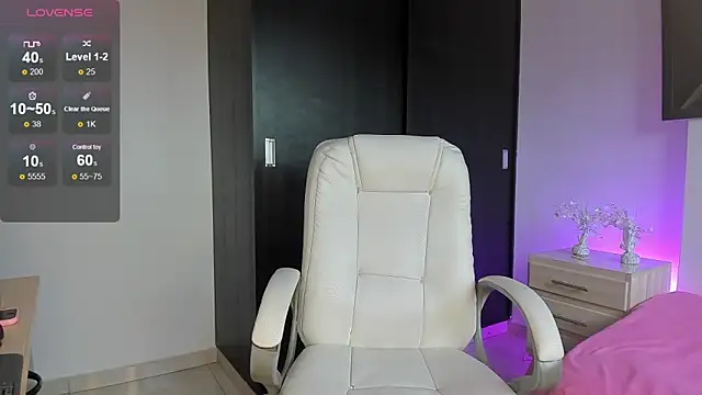 ALANAH KITTY online show from December 12, 2024, 7:37 pm