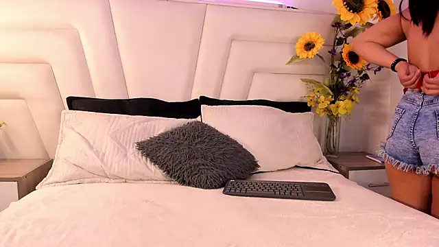 Nessa2905 online show from September 24, 2025, 2:37 am