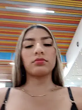 Snapshot of GIRL_DONCELLA chatting on December 17, 2024, 10:32 pm GIRL DONCELLA online show from December 17, 2024, 10:32 pm