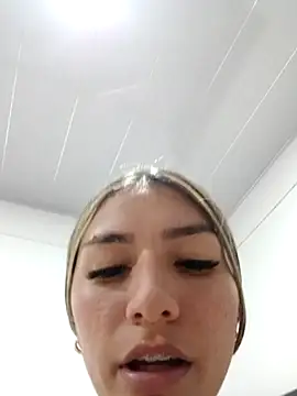 Snapshot of GIRL_DONCELLA chatting on December 31, 2024, 10:23 pm GIRL DONCELLA online show from December 31, 2024, 10:23 pm