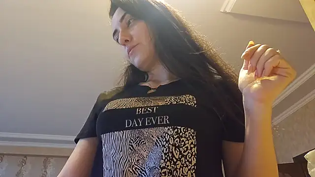 AlejandraDelaney online show from November 4, 2025, 12:15 pm