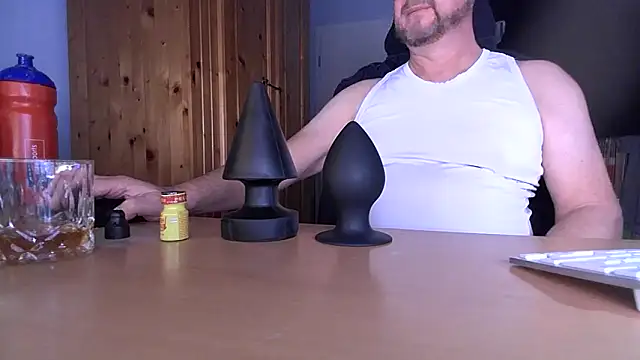 Snapshot of Tom_PP_cgn chatting on October 20, 2025, 5:57 pm Tom PP cgn online show from October 20, 2025, 5:57 pm