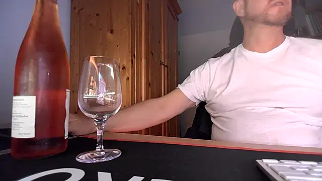 Snapshot of Tom_PP_cgn chatting on October 28, 2025, 10:23 pm Tom PP cgn online show from October 28, 2025, 10:23 pm