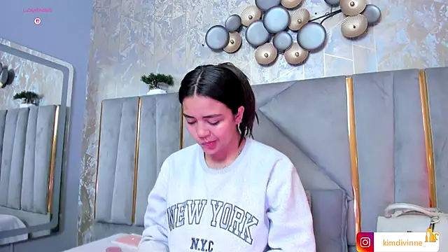 KimDevinne online show from October 4, 2025, 3:26 am