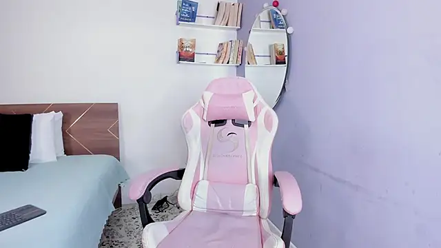 amber maxwell online show from February 3, 2025, 8:35 pm