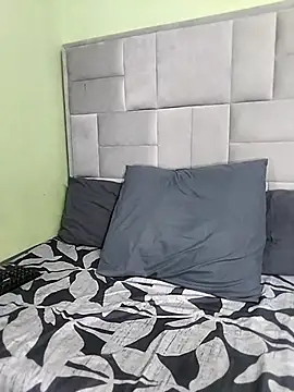 ThickPearlx23 online show from November 28, 2025, 1:03 pm