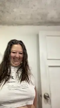 Chloee ep online show from April 8, 2026, 1:11 pm