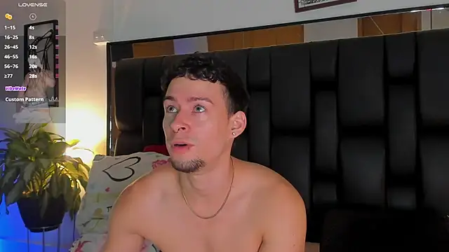 JadeSmiith  online show from November 25, 2025, 10:43 pm