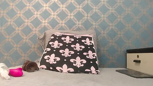 Snapshot of violeta_cute18 chatting on September 8, 2025, 7:46 pm violeta cute18 online show from September 8, 2025, 7:46 pm