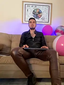Snapshot of bradley_colt chatting on January 8, 2025, 1:31 pm bradley colt online show from January 8, 2025, 1:31 pm