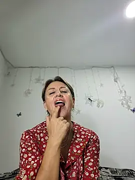 almaluna7 online show from February 18, 2025, 11:08 pm