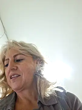 almaluna7 online show from March 11, 2025, 11:37 pm