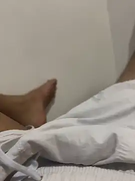 Snapshot of Yolngg chatting on October 16, 2025, 8:43 pm Yolngg online show from October 16, 2025, 8:43 pm