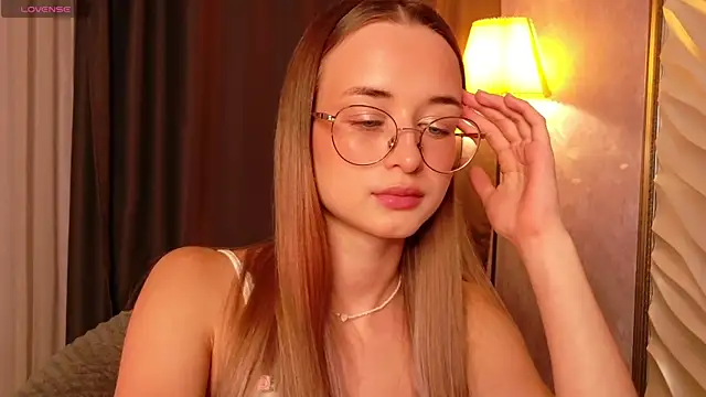 Tiffanyhunt online show from November 28, 2025, 2:20 pm