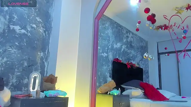 Snapshot of AuroraRojas chatting on January 8, 2025, 7:24 am AuroraRojas online show from January 8, 2025, 7:24 am