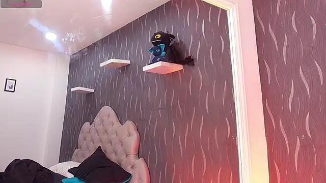 Snapshot of AuroraRojas chatting on March 15, 2025, 10:13 am AuroraRojas online show from March 15, 2025, 10:13 am