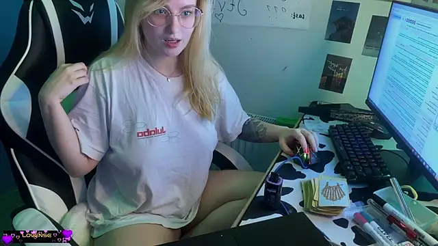 JacyWinslat online show from February 25, 2025, 6:42 pm