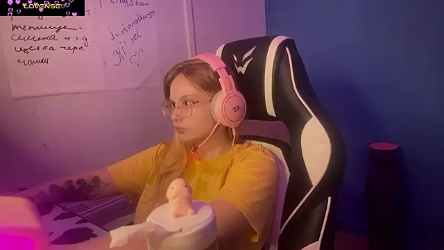 JacyWinslat online show from March 5, 2025, 8:32 pm