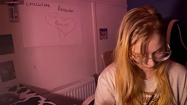 JacyWinslat online show from March 9, 2025, 6:11 pm