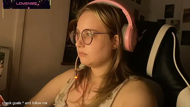 JacyWinslat online show from October 16, 2025, 4:08 pm