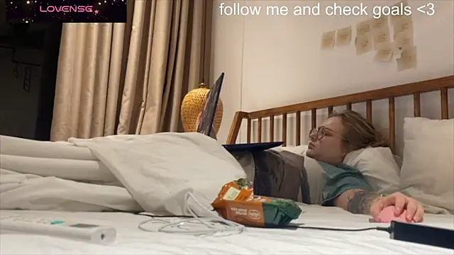 JacyWinslat online show from December 20, 2025, 5:42 pm