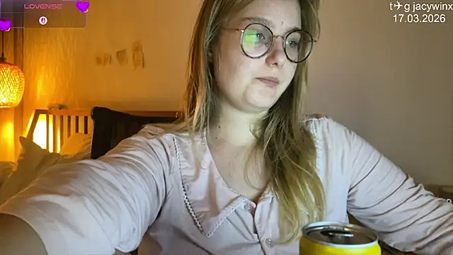 JacyWinslat online show from March 16, 2026, 9:19 pm