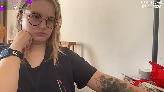 JacyWinslat online show from April 7, 2026, 9:21 am