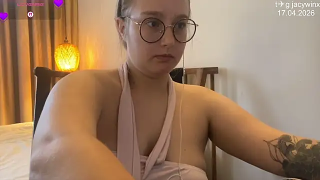 Snapshot of JacyWinslat chatting on April 17, 2026, 10:51 am JacyWinslat online show from April 17, 2026, 10:51 am