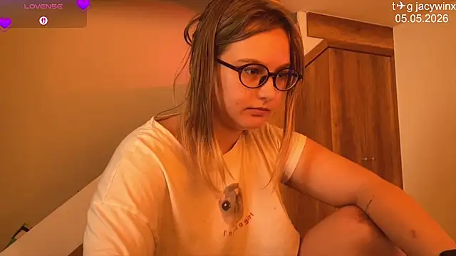 Snapshot of JacyWinslat chatting on May 5, 2026, 8:44 am JacyWinslat online show from May 5, 2026, 8:44 am
