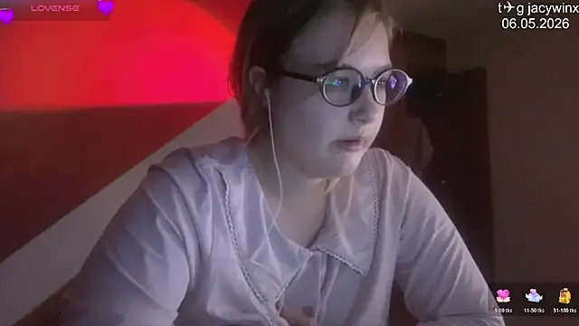 Snapshot of JacyWinslat chatting on May 6, 2026, 1:05 pm JacyWinslat online show from May 6, 2026, 1:05 pm