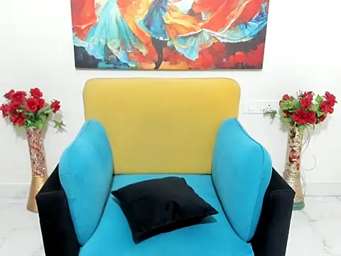 evaaelfiee online show from April 14, 2026, 3:23 am