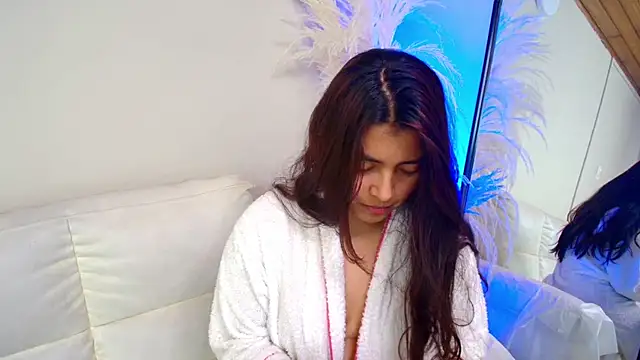 Rebeca Williams  online show from February 18, 2025, 11:52 pm