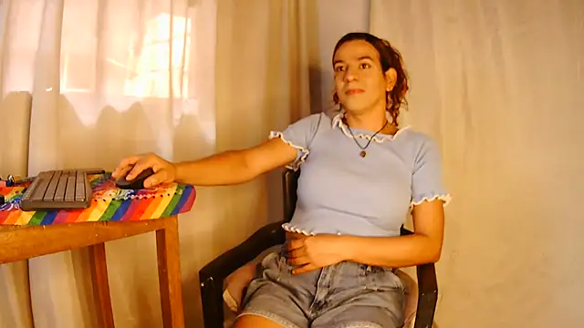 Oh Tique online show from February 16, 2025, 5:15 pm