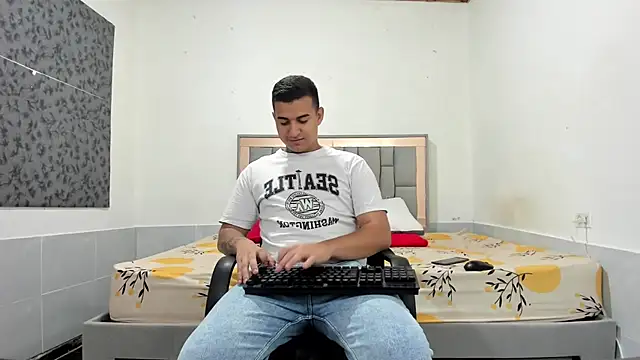 simookeler online show from November 26, 2025, 10:55 pm