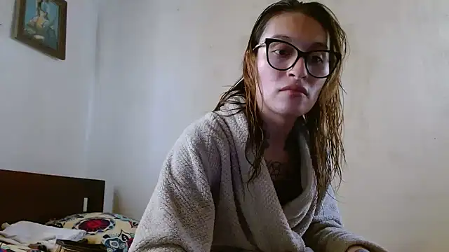 kittenlizz online show from February 28, 2025, 5:04 pm