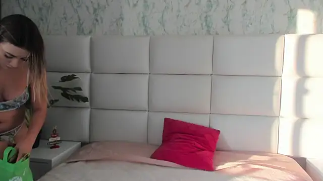 MIA  SAENZ online show from January 9, 2025, 11:36 am