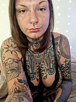 lizzardqueeen online show from February 21, 2026, 7:53 am