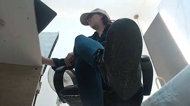 alma fenix online show from February 13, 2025, 12:11 pm