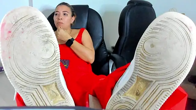 alma fenix online show from April 10, 2026, 3:56 am