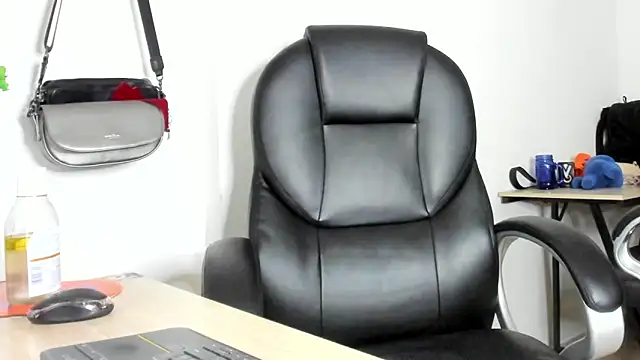 alma fenix online show from April 18, 2026, 1:42 am