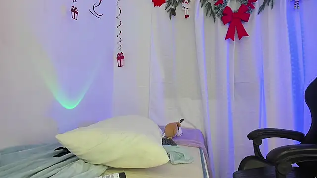 Snapshot of Lia_Petite1 chatting on January 9, 2025, 2:01 am Lia Petite1 online show from January 9, 2025, 2:01 am