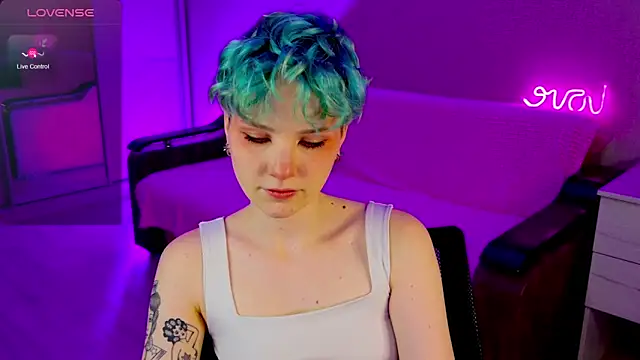 Snapshot of School_Love chatting on December 9, 2024, 1:13 pm School Love online show from December 9, 2024, 1:13 pm