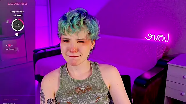 Snapshot of School_Love chatting on January 6, 2025, 1:08 pm School Love online show from January 6, 2025, 1:08 pm