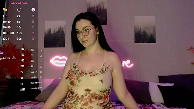 Fluffy Tiffy online show from January 8, 2025, 5:05 am