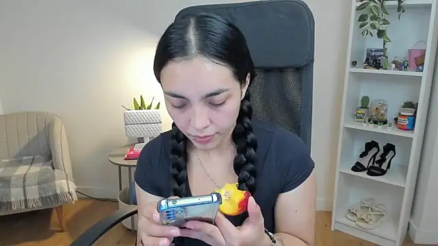 Snapshot of _BellaEvans_ chatting on May 25, 2026, 4:51 am BellaEvans online show from May 25, 2026, 4:51 am