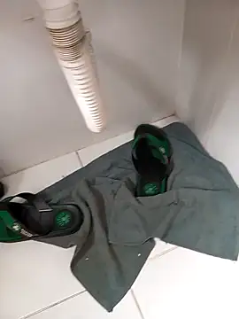 lobomisterioso13 online show from October 13, 2025, 11:21 am